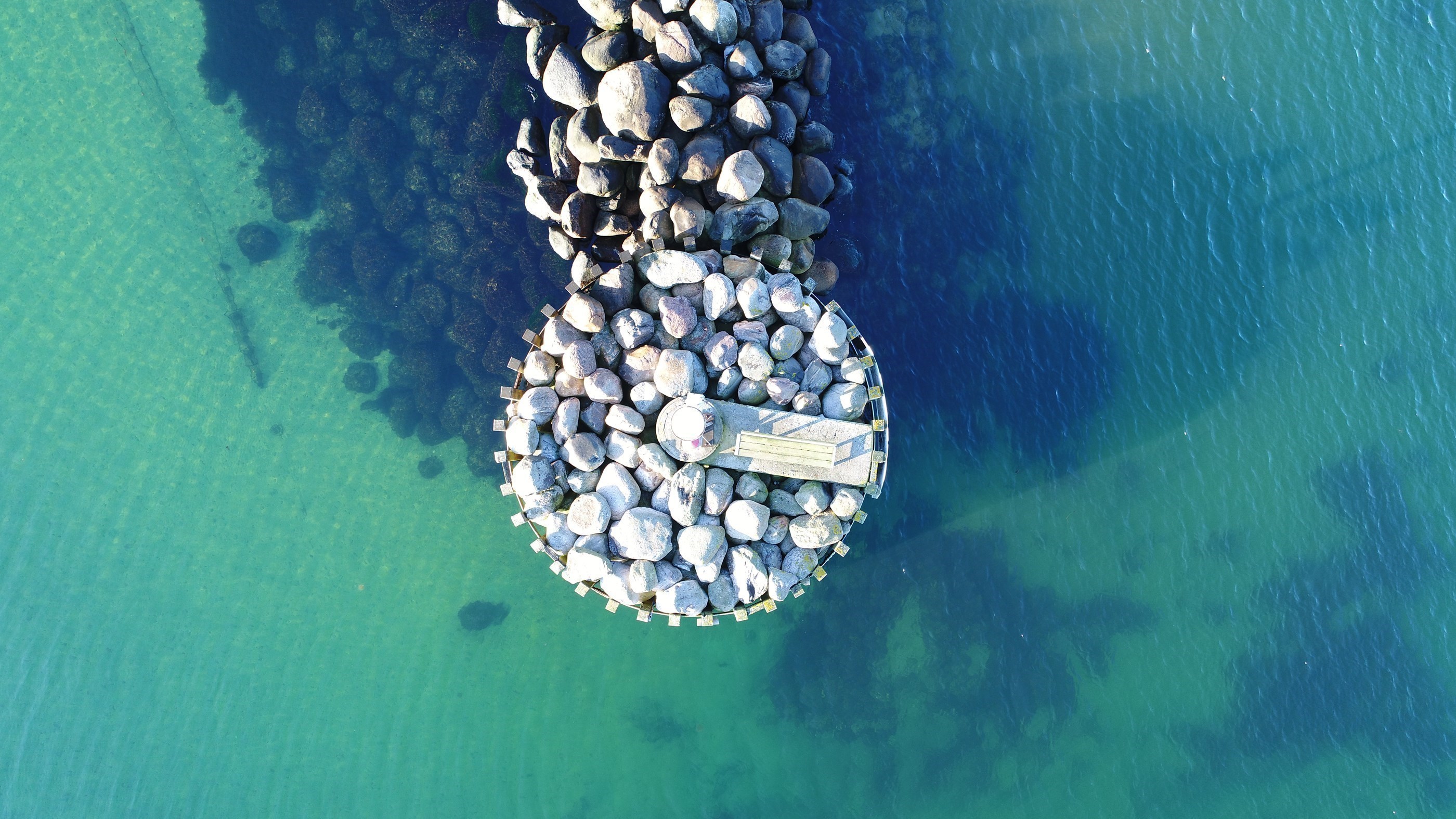 Luftfoto af stenmole ved Greve Marina